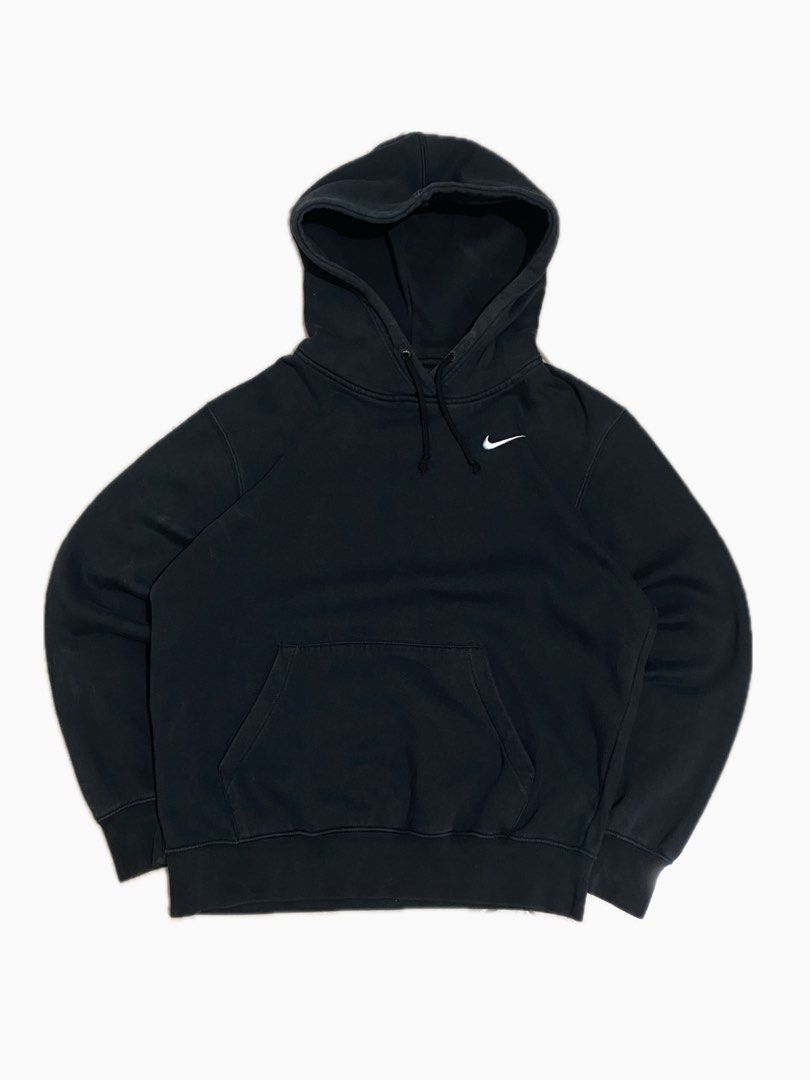 Nike Hoodie (Category: Coats, Jackets and Outerwear) located in Bacoor. Submitted by visualsells (Listing ID 1402505371, Image 1). Description: W23 L26 Color rate: 8.5/10 Very good condition Needs wash No issues Still negotiable.