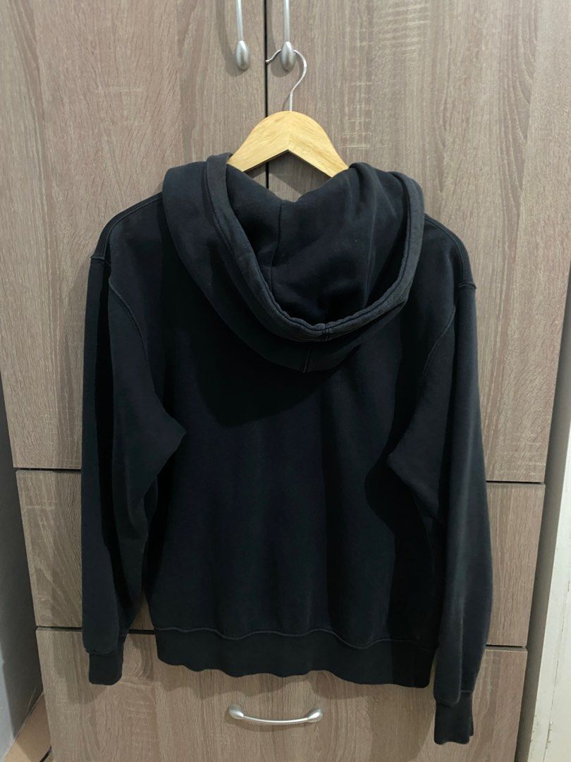 Nike Hoodie (Category: Coats, Jackets and Outerwear) located in Bacoor. Submitted by visualsells (Listing ID 1402505371, Image 3). Description: W23 L26 Color rate: 8.5/10 Very good condition Needs wash No issues Still negotiable.