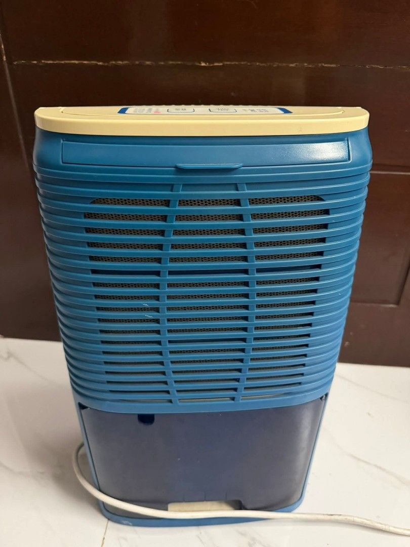 Novita Air Dehumidifier (Category: Air Purifiers & Dehumidifiers) located in Bulacan. Submitted by leileilei09 (Listing ID 1402653940, Image 3). Description: Air Dehumidifier Novita brand 220v 10 ltrs capacity In very Good working condition.