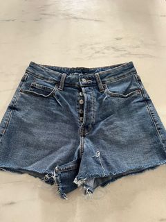 (Category: ) located in . Submitted by charisssy (Listing ID 1402525645, Image 1). Description: .