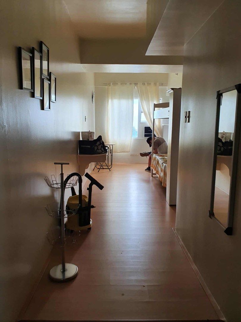 One Archers Condo Unit 27sqm (Category: Apartments & Condos) located in Magalang. Submitted by immanuel.connect (Listing ID 1402647822, Image 1). Description: FOR SALE One Archers Place Tower 2 Condominium Studio Unit Taft Ave Malate Manila 17th Floor 27 sqm Infront of De La Salle University Fully Furnished with Air Condition. Price: 4.1m NET (All expenses to be shouldered by the buyer).