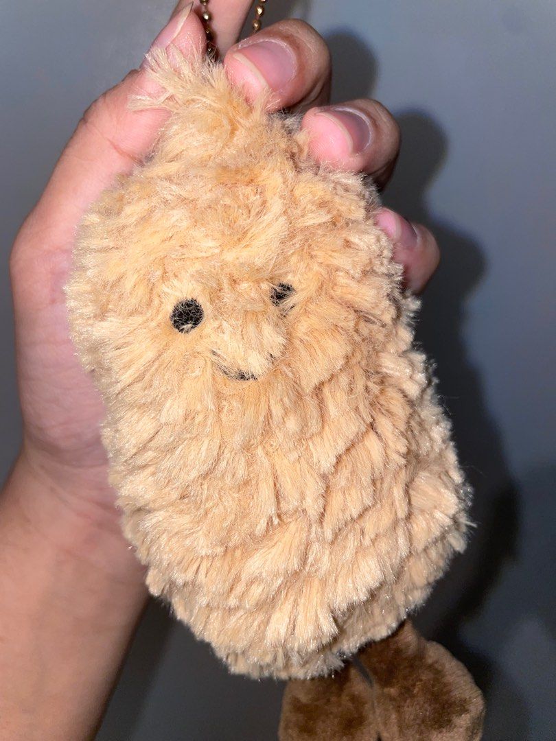 Peanut Jellycat Inspired Keychain/Pendant (Category: Charms) located in Manila. Submitted by thriftgod67 (Listing ID 1402634206, Image 3). Description: Jellycat inspired Peanut Keychain/Pendant Issue: Tarnishing chain No issues with peanut itself Bought in Glorietta Mop: Gcash No return refund exchange Loc: Pasig-Santolan .