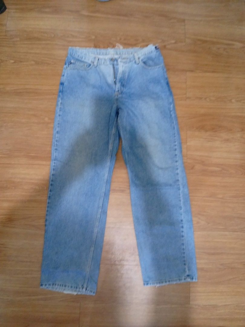 Polo Jeans size 34W 32L (Category: Jeans) located in Mandaluyong City. Submitted by dlr12 (Listing ID 1402504796, Image 1). Description: ✅ Item Condition: All items are either brand new or preloved, as specified. 👚 Clothes and shoes are personally owned (not ukay). They have been washed or cleaned before, but may smell like cabinet due to storage. 🏠 Some home items are gently used but still in good or perfect condition. ✅ Meet-up Location: 📍 P