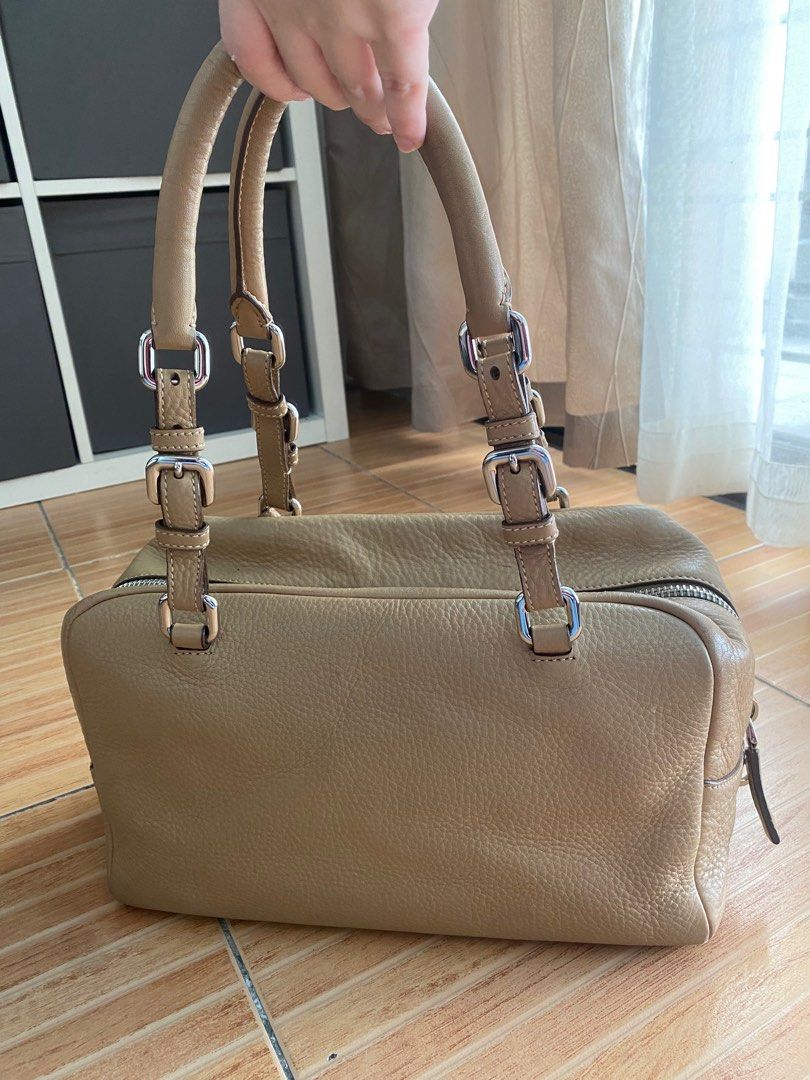 Prada Boston Bag (Category: Luxury Bags & Wallets) located in San Juan City. Submitted by jawhanz8 (Listing ID 1402542984, Image 3). Description: Beige in color Still very nice in person. Best with organizer inside. Message for more pics. .