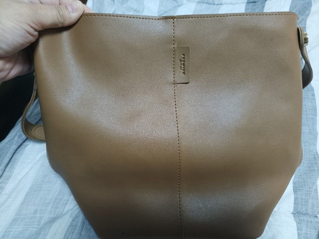 Premium Bucket bag (Category: Cross-body Bags) located in Imus. Submitted by cmp888 (Listing ID 1402514114, Image 1). Description: decluttering....