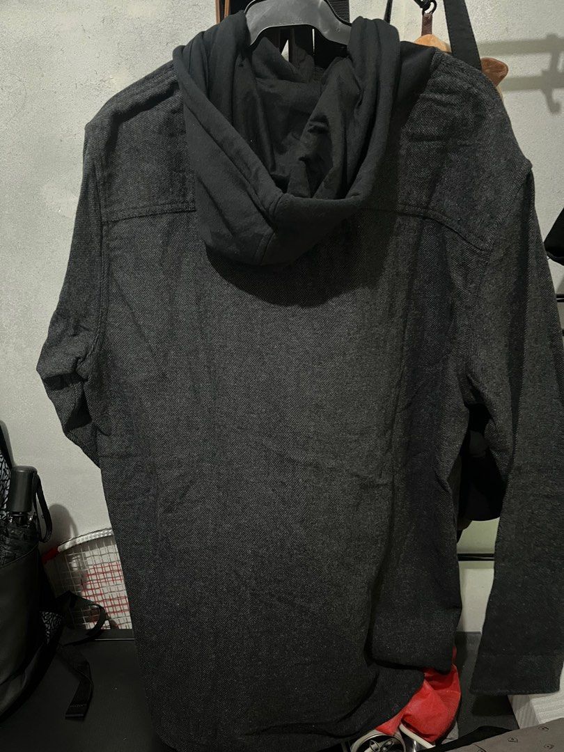 Quicksilver Hooded Flannel - Large (Category: Hoodies) located in Cabuyao City. Submitted by daredarx (Listing ID 1402620903, Image 2). Description: .