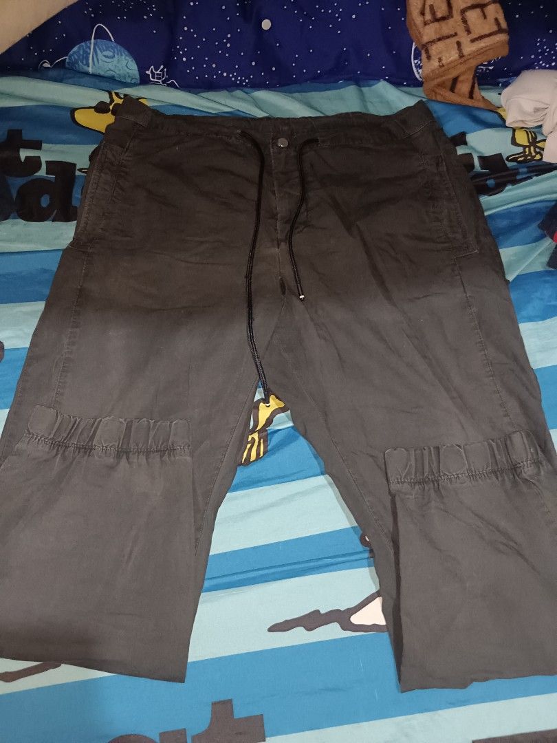 Uniqlo Blue Jeans Pants (Category: Jeans) located in San Juan City. Submitted by vrncrosetejk (Listing ID 1402635818, Image 3). Description: -Uniqlo jeans feature a unique blue gradient design. They are made in China and have a waist size of 18-74cm.-350 -Zara Jeans S:Large-300 -Gap S:8 Made in Sri Lanka-500 -Gloria Vanderbilt black highwaist pants S:8-500 -Party pick velvet trouser for kids S:140-350 .