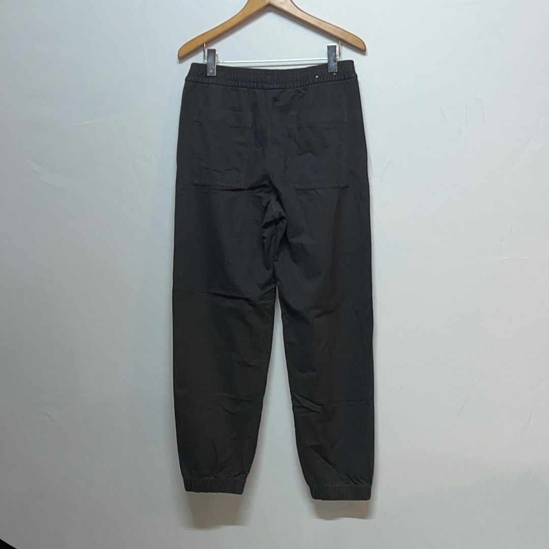 Uniqlo Jogger Pants - Size S (Category: Joggers) located in Quezon City. Submitted by ulapaap (Listing ID 1402553007, Image 2). Description: .