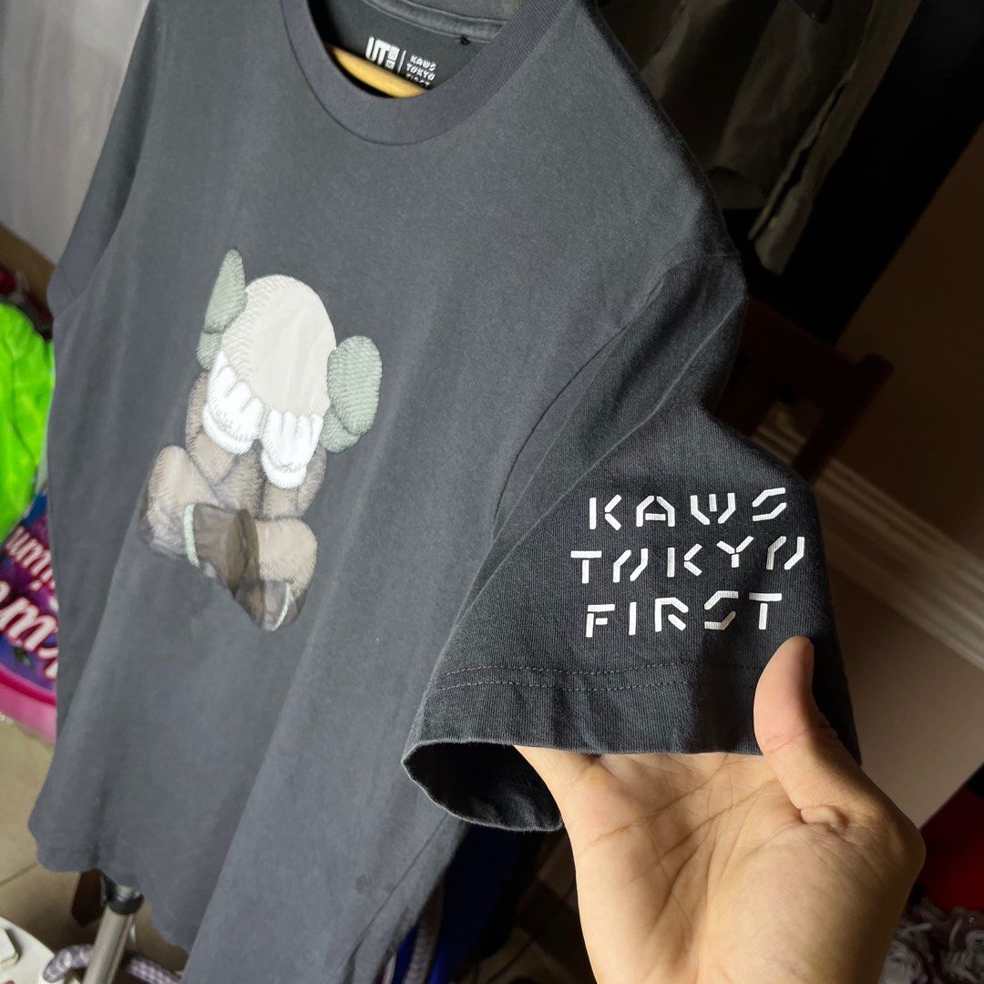 Uniqlo x kaws (Category: Tshirts & Polo Shirts ) located in San Fernando. Submitted by sarolajvin92949 (Listing ID 1402519073, Image 3). Description: Original✅✅✅ 🔻Uniqlo x Kaws🔻 Excellent condition Dimes: 20.5 width 27 length Medium on tag For only 585 freeshipping Loc: Sanfernando cebu Payment thru gcash/palawan/bank Shipment via j&t Pm📩📩📩.
