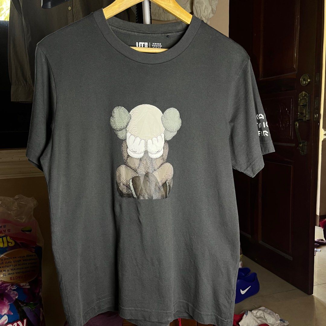 Uniqlo x kaws (Category: Tshirts & Polo Shirts ) located in San Fernando. Submitted by sarolajvin92949 (Listing ID 1402519073, Image 2). Description: Original✅✅✅ 🔻Uniqlo x Kaws🔻 Excellent condition Dimes: 20.5 width 27 length Medium on tag For only 585 freeshipping Loc: Sanfernando cebu Payment thru gcash/palawan/bank Shipment via j&t Pm📩📩📩.