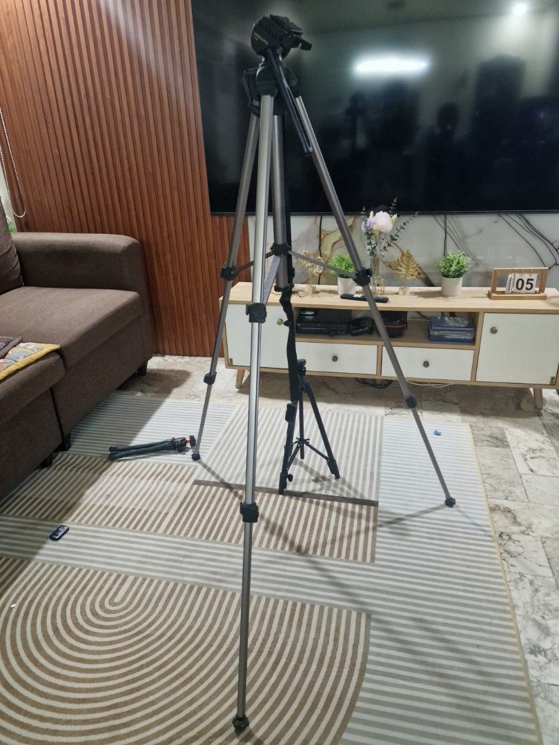 Vanguard Heavy Duty Professional use 6ft tripod (Category: Tripods & Monopods) located in Manila. Submitted by ali_suson (Listing ID 1402612679, Image 2). Description: .
