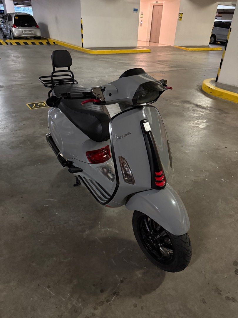 Vespa Sprint S 150 Scooter (Category: Motorbikes for Sale) located in Makati City. Submitted by johnnyenodengon (Listing ID 1402501402, Image 3). Description: Vespa Sprint S150 2022 Complete papers 5k Mileage as of posting Newly Registered 2026 Complete with manual and booklet With plate number Blue & Brown keys Malossi Center Spring Akrapovic exhaust JS shorty lever Tinted winkers Tinted gauge Black rack Vespa Clear Head Cover Clear Cylinder Hea
