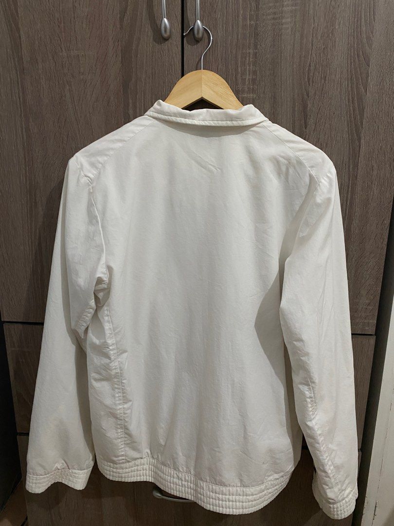 Vintage White Nike Windbreaker (Category: Coats, Jackets and Outerwear) located in Bacoor. Submitted by visualsells (Listing ID 1402506538, Image 3). Description: W23 L27 Fave 🔥 Color rate: 9/10 One hidden pocket on left chest (see img 9) Issues: repaired colar cut, cut small washtag and small hole on the left shoulder. Still in very good condition Negotiable.