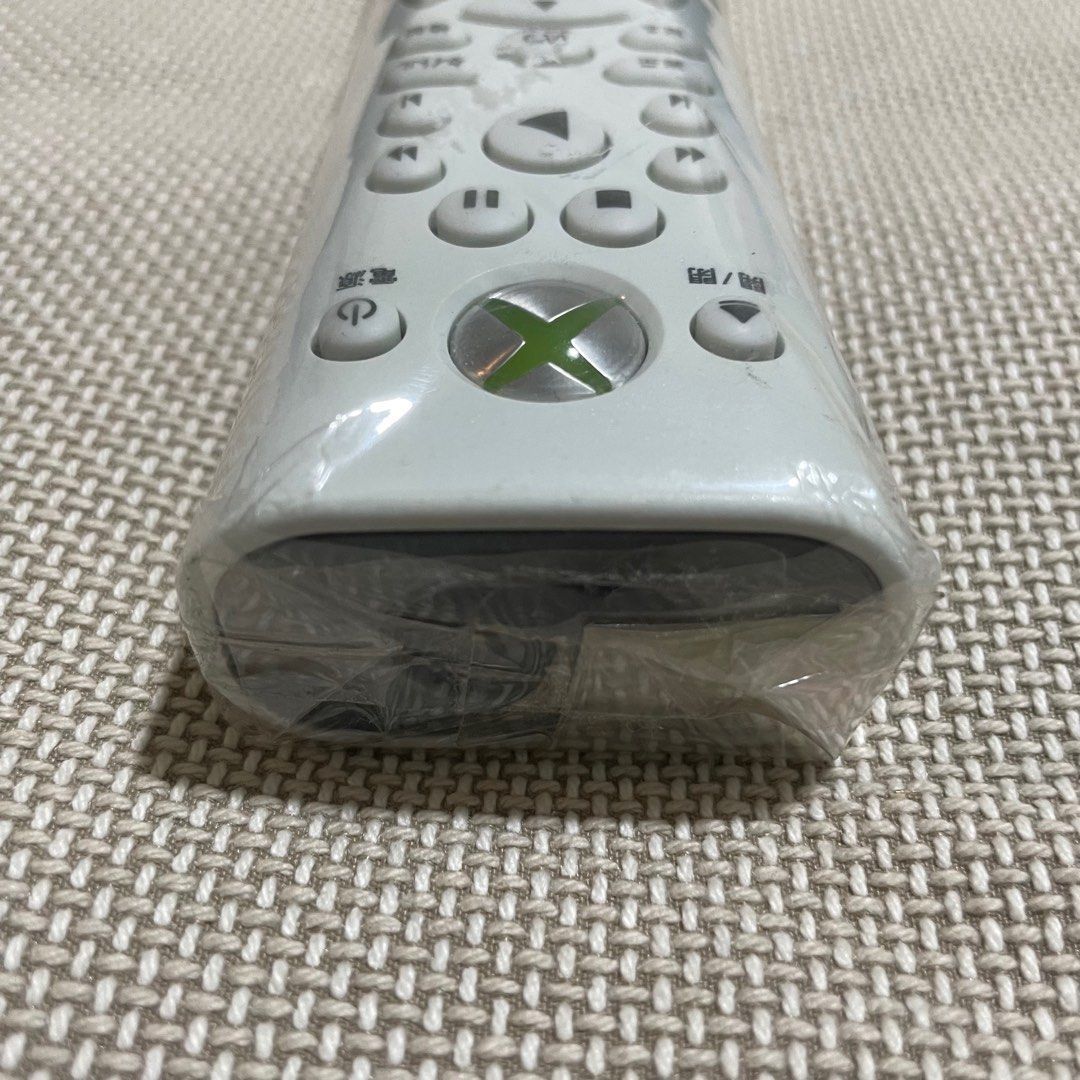 Xbox 360 Remote Control (Japan) (Category: Xbox) located in Mandaluyong City. Submitted by akihabara48 (Listing ID 1402604152, Image 3). Description: As is Untested Smooth looks new.