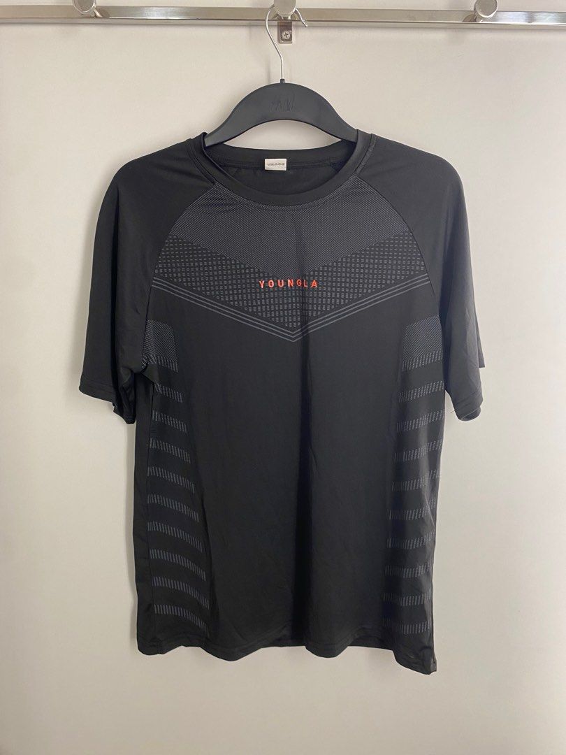 Youngla Black Athletic T-Shirt (Category: Tshirts & Polo Shirts ) located in San Pedro. Submitted by jasdevin (Listing ID 1402538702, Image 1). Description: YoungLa Compression Shirt Size large on tag fit to medium size frame San Pedro Laguna.