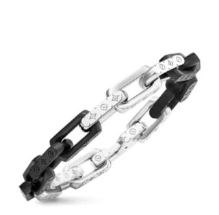 (Category: ) located in . Submitted by luxfashionz (Listing ID 1402758314, Image 1). Description: .