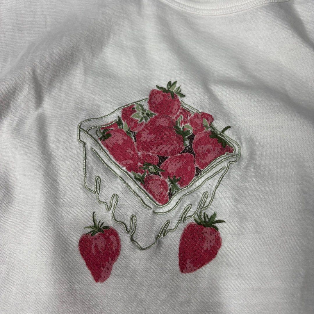 Abercrombie & Fitch Strawberry Graphic Tee (Category: Blouses) located in Angeles City. Submitted by tey68 (Listing ID 1402802036, Image 2). Description: - Abercrombie & Fitch t-shirt - Size: Small - Features a strawberry graphic - Crew neck and short sleeves - Soft and comfortable material - Ideal for everyday wear.