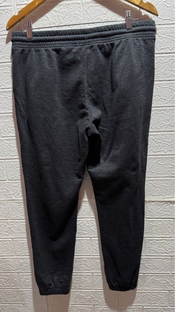 Auth. H&M Basic Sweatpants/Joggers_M on tag fits 32-34” waist_Euc (Category: Joggers) located in Marikina City. Submitted by gingeys_treasuretrove (Listing ID 1402836624, Image 3). Description: Auth. H&M Basic Sweatpants/Joggers_ M on tag fits 32-34” waist_(16.5” laid flat till 17.5” stretched) Length-35” Inseam-26” Elasticated waist/Euc.