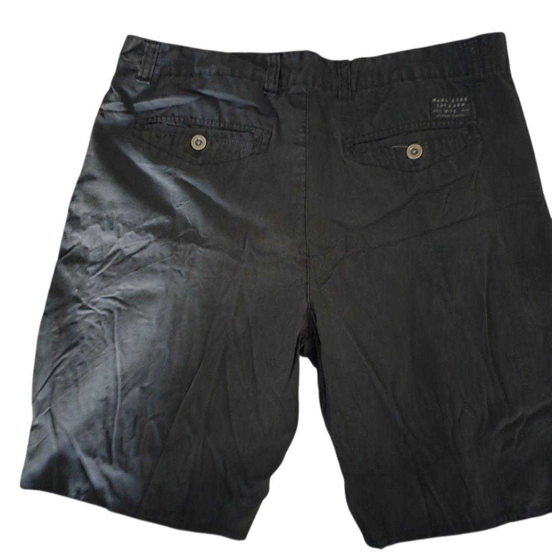 Auth Marc Ecko Cut & Sew Black shorts 38 (Category: Shorts) located in Muntinlupa City. Submitted by thriftstorypremiumshop (Listing ID 1402746419, Image 3). Description: auth Marc Ecko vintage shorts. pre owned. size 38. dimension 19" across waist 22" length.