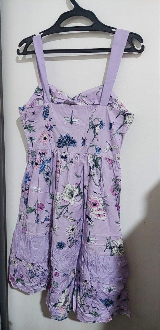 [AUTHENTIC] H&M Lilac Floral Print Sweetheart Neckline Dress (Category: Dresses) located in Pasay City. Submitted by pompompie (Listing ID 1402669123, Image 2). Description: Altered to be shorter, no issues or flaws! Looks good as new, just needs ironing. M on tag!.