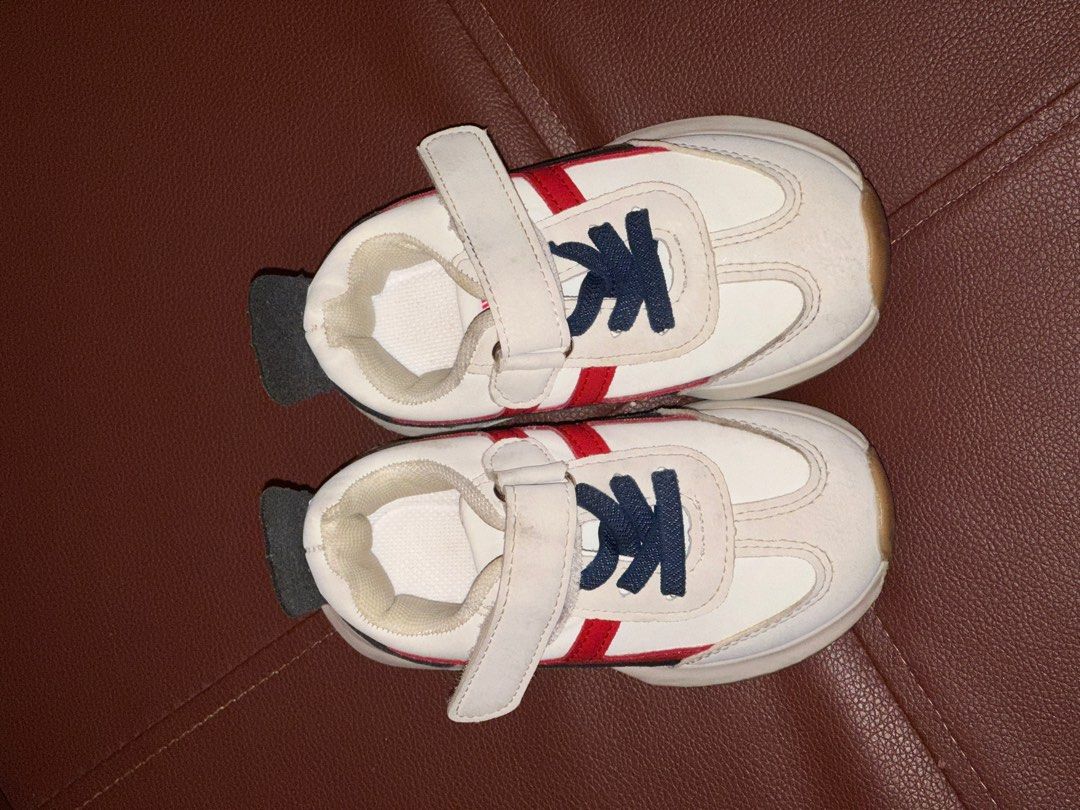 Baby Sneakers EU 21 (Category: Babies & Kids Fashion) located in Bulacan. Submitted by declutzy (Listing ID 1402686588, Image 3). Description: - White baby sneakers with red and navy blue accents - Easy on and off with velcro straps - Light brown soles - Designed for comfort and support - Perfect for everyday wear PAYMENT FIRST.