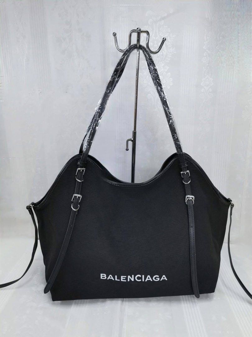 Balen nylon bag (Category: Luxury Bags & Wallets) located in Manila. Submitted by trendyfindscitrine (Listing ID 1402689019, Image 2). Description: Actual photo What you see is what you get .