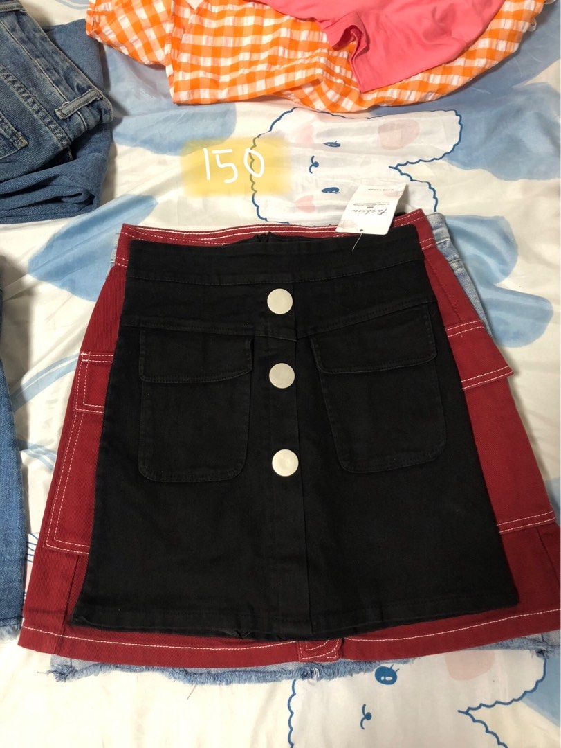 Black Button-Up Skirt (Category: Skirts) located in Caloocan City. Submitted by declutternation (Listing ID 1402825863, Image 1). Description: 📏 lenght: 14 inches 💯no issue/damage ✨brand new ❗️fitted.