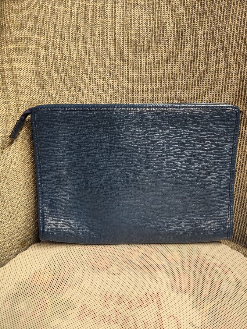 Celine Clutch (Category: Luxury Bags & Wallets) located in Mabalacat. Submitted by chiccharmbymitch (Listing ID 1402798729, Image 2). Description: .