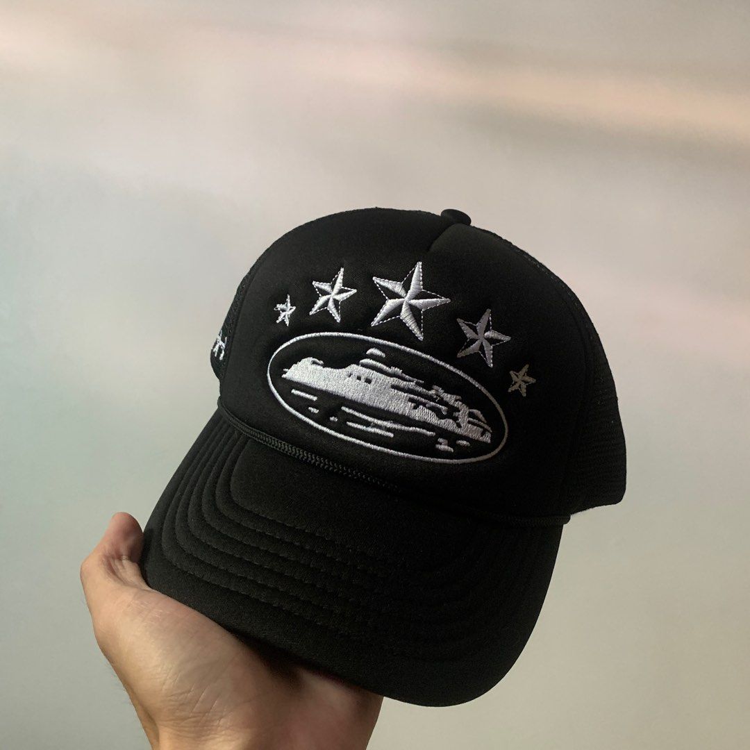 Corteiz 5 starz Alcatraz trucker hat (Category: Caps & Hats) located in Pasig City. Submitted by paymelikelandlord (Listing ID 1402711876, Image 3). Description: - Black corteiz 5starz Alcatraz trucker cap - Embroidered design: stars and boat - Mesh back for breathability - Curved brim - Additional star embroidery on the side - Perfect for everyday wear.