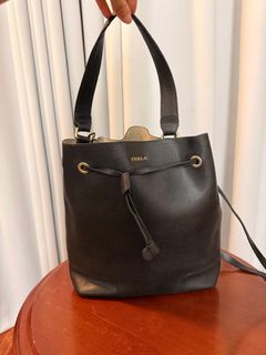 (Category: ) located in . Submitted by mandts_closet (Listing ID 1402699182, Image 1). Description: .