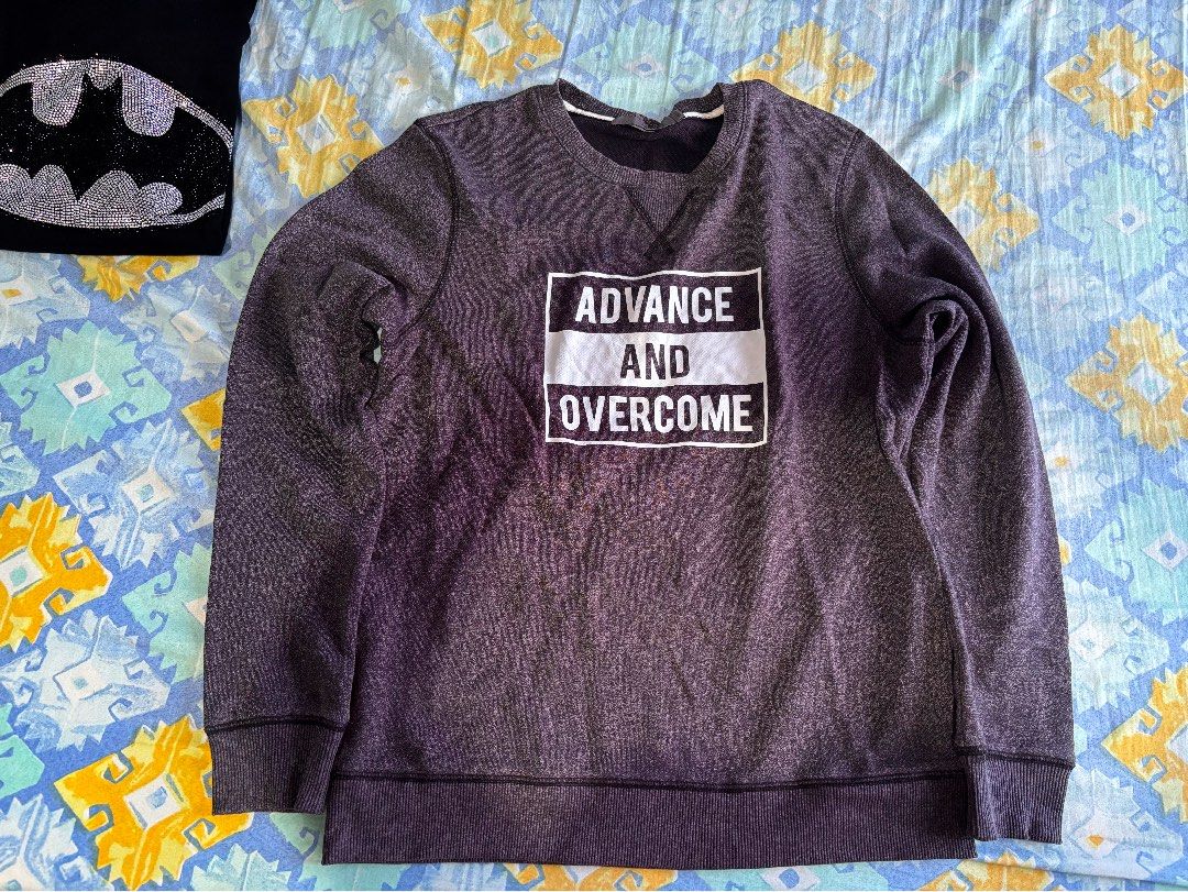 Giordano Sweatshirt - Size M (Category: Coats, Jackets and Outerwear) located in Orani. Submitted by cathsclothing (Listing ID 1402711897, Image 2). Description: Size Medium on tag but can also fit to Large to XL.