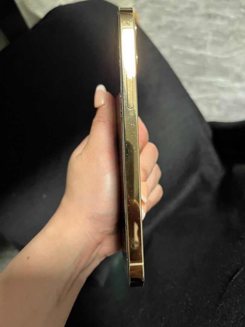 Iphone 12 cannot open (Category: iPhone 12 Series) located in Makati City. Submitted by GoddessCloset (Listing ID 1402834618, Image 3). Description: .
