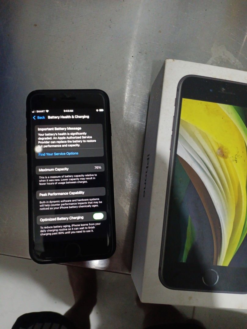 IPhone SE 2020 (Category: Others) located in Makati City. Submitted by ladygags (Listing ID 1402834980, Image 2). Description: iPhone SE 2020 256gb.