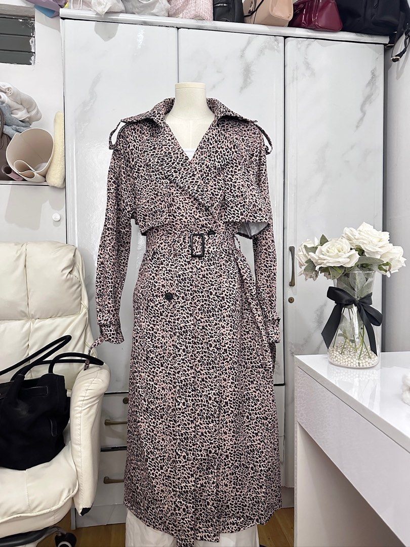 Leopard Print Belted Long Coat (Category: Coats, Jackets and Outerwear) located in Batangas. Submitted by lovedbylaiza (Listing ID 1402743294, Image 2). Description: •Olive Long Coat• Code: 084 Details: • Brand New • Size: Fits small to semi large frames • Other details: So HQ and comfy fabric 💌 Kindly read 🍒 MOP: Gcash / BPI / Cash (for pickups only) 🍒 Payment Cutoff: 1 day after ordering * For delivery: Grab Express | LBC | J&T - Refrain fro