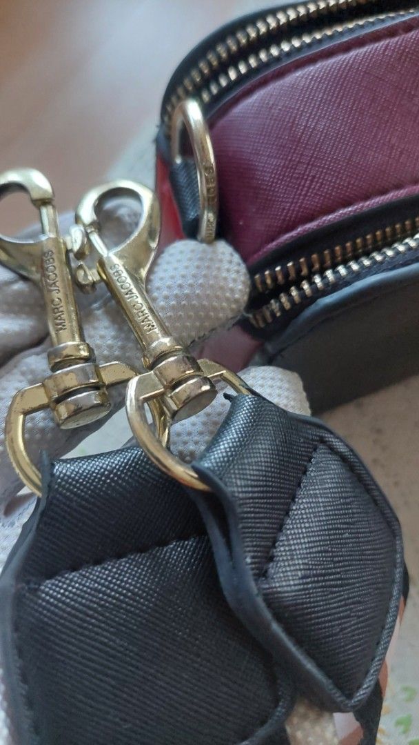 Marc Jacobs The Box Bag (Category: Luxury Bags & Wallets) located in Paranaque City. Submitted by daddyu (Listing ID 1402685835, Image 3). Description: - Marc Jacobs The Box Bag - Color: Black and Burgundy - Gold-tone logo and hardware - Detachable striped shoulder strap - Double-zip closure - Exterior pocket - Multiple interior compartments Sign of Usage but still in good condition..