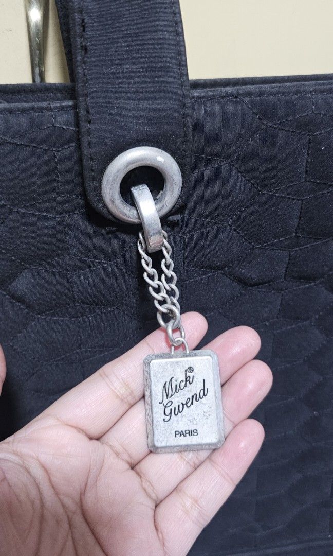 Mick Gwend Paris Shoulder Bar - Black (Category: Shoulder Bags) located in Cainta. Submitted by hofanlo (Listing ID 1402793726, Image 2). Description: .