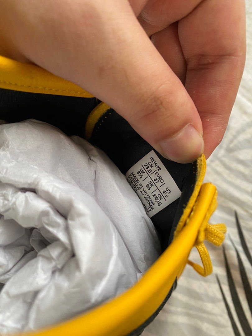 Onitsuka Tiger Mexico 66 SD Yellow/Black (Category: Sneakers) located in Mandaluyong City. Submitted by ramenatic (Listing ID 1402698912, Image 2). Description: Onitsuka Tiger Mexico 66 SD Yellow/Black 🐅 🐯 🔹RFS: Mom didn’t like it 🔸Size Women’s US 6 🔹comes with paper bag :D 🔸NEGOTIABLE (dm to haggle for price) 🔹10k 🔸ORIGINAL, bought from Kyoto 🔹buyer shoulders shipping .