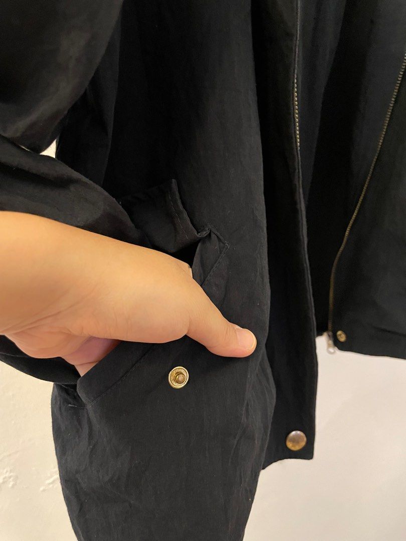 Outerwear (Category: Coats, Jackets and Outerwear) located in Kuala Lumpur. Submitted by krfthgkr (Listing ID 1402816708, Image 3). Description: - Condition: 8/10 - Features: Zip-up front, pockets, detachable hood (zip-off) - postage included .