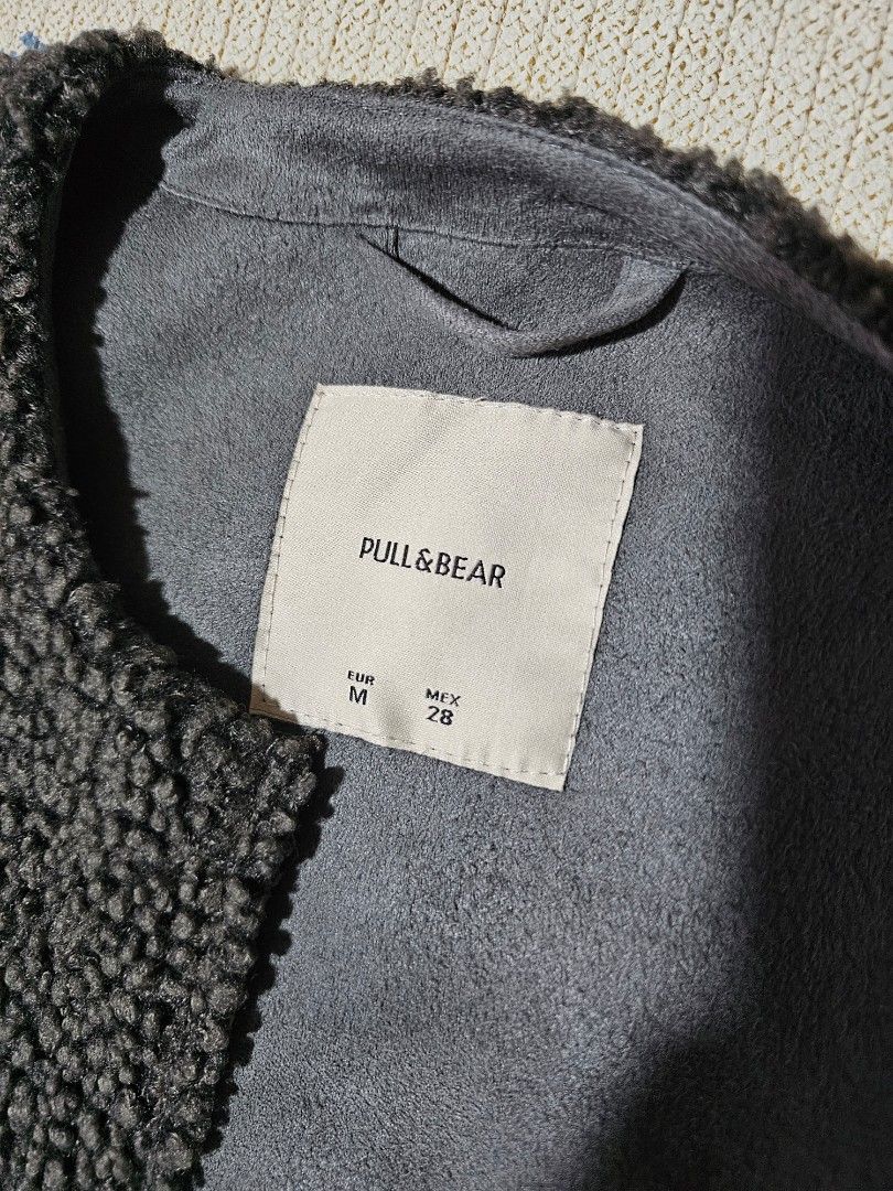 Pull & Bear Long Jacket - Size M (Category: Coats, Jackets and Outerwear) located in Singapore. Submitted by h2daizzo (Listing ID 1402668821, Image 3). Description: - Stylish grey teddy jacket - Brand: Pull & Bear - Soft, textured exterior - Comfortable lining - Features two pockets - Perfect for layering - very good condition.
