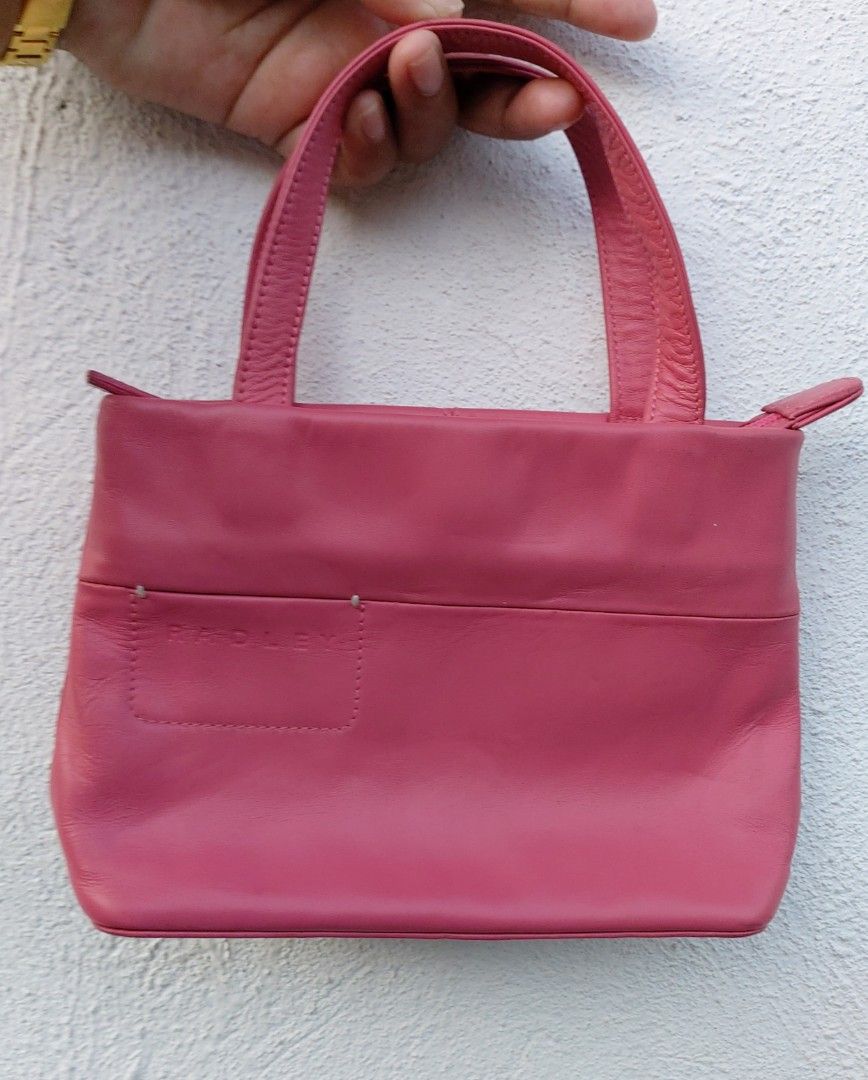 Radley Small Pink Leather Handbag (Category: Luxury Bags & Wallets) located in Lapu Lapu. Submitted by agnesapm_29813 (Listing ID 1402804828, Image 1). Description: - Authentic Radley mini handbag - Lovely pink color - Secure zipper closure - Genuine leather - Radley logo inside - Measurements: 18 cm x 14 cm x 4.5 cm.