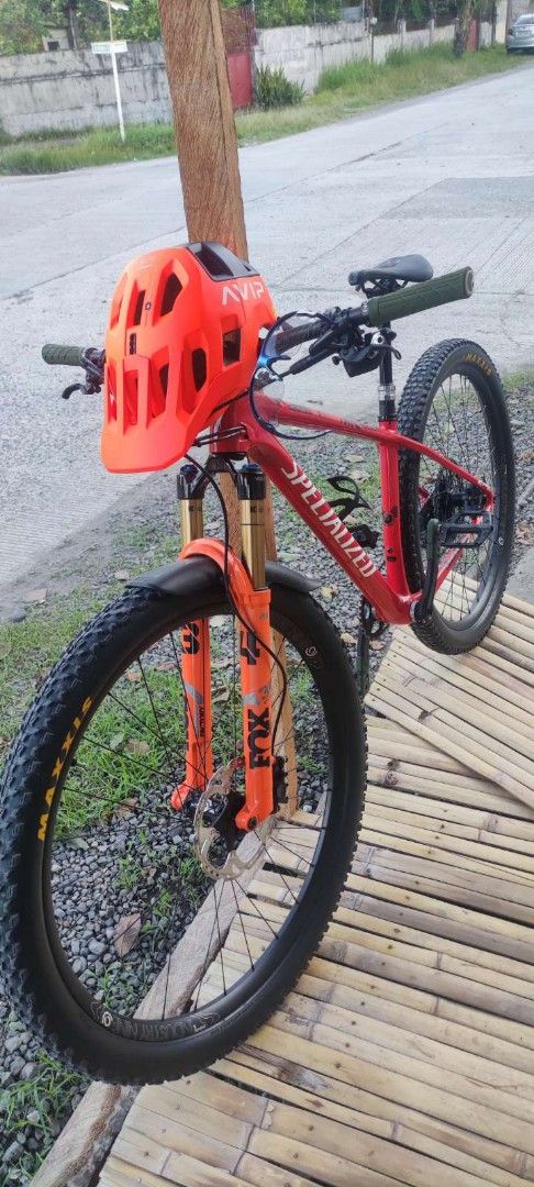 Specialized Epic Hardtail Enduro-focused Build (DAVAO) (Category: Bicycles) located in Cabuyao City. Submitted by y2k_thriftlaguna (Listing ID 1402754410, Image 1). Description: Frame: Specialized Epic Hardtail 2021 (carbon, size small) Fork: Fox 34 stepcast 120mm (2022) Wheelset: Industry Nine Enduro S Hydra (carbon, microspline) Groupset: Shimano SLX (1x12 microspline) Handlebar: Raceface Next SL Rotors: Deore XT 6-bolt Ice Technologies Stem: R