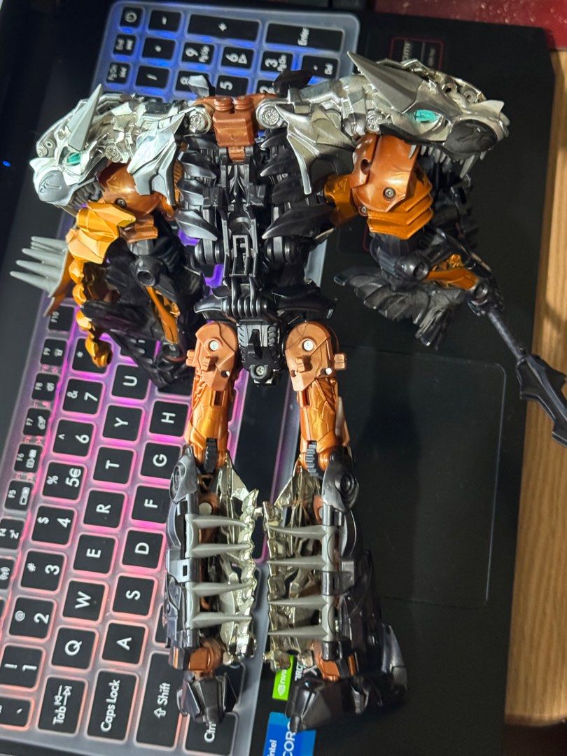 Transformers AOE Leader Class Grimlock (Category: Action & Battle Toys) located in Manila. Submitted by irvinekinn34805 (Listing ID 1402720517, Image 3). Description: Actual picture Transformers AOE Grimlock Leader Class With 2 weapons Manual may punit siya Meet ups depende pero pasig area ako Or Lalamove / LBC kayo po mag babayad delivery fee Last price posted.
