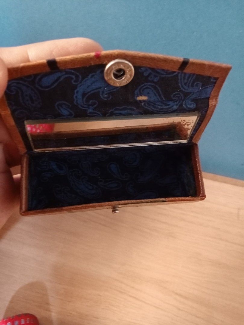 Vintage Lipstick case with Mirror (Category: Makeup) located in Bocaue. Submitted by marajapansurplus (Listing ID 1402682686, Image 3). Description: Japan sourced item ; selling as it is.