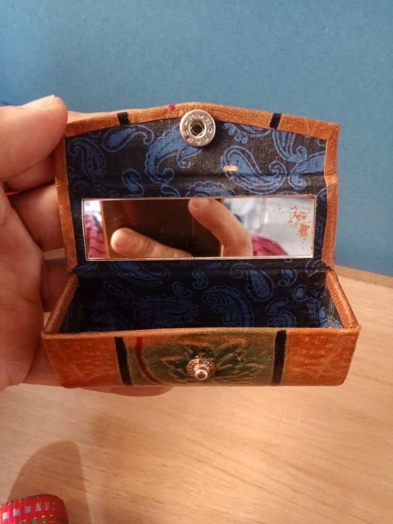 Vintage Lipstick case with Mirror (Category: Makeup) located in Bocaue. Submitted by marajapansurplus (Listing ID 1402682686, Image 2). Description: Japan sourced item ; selling as it is.