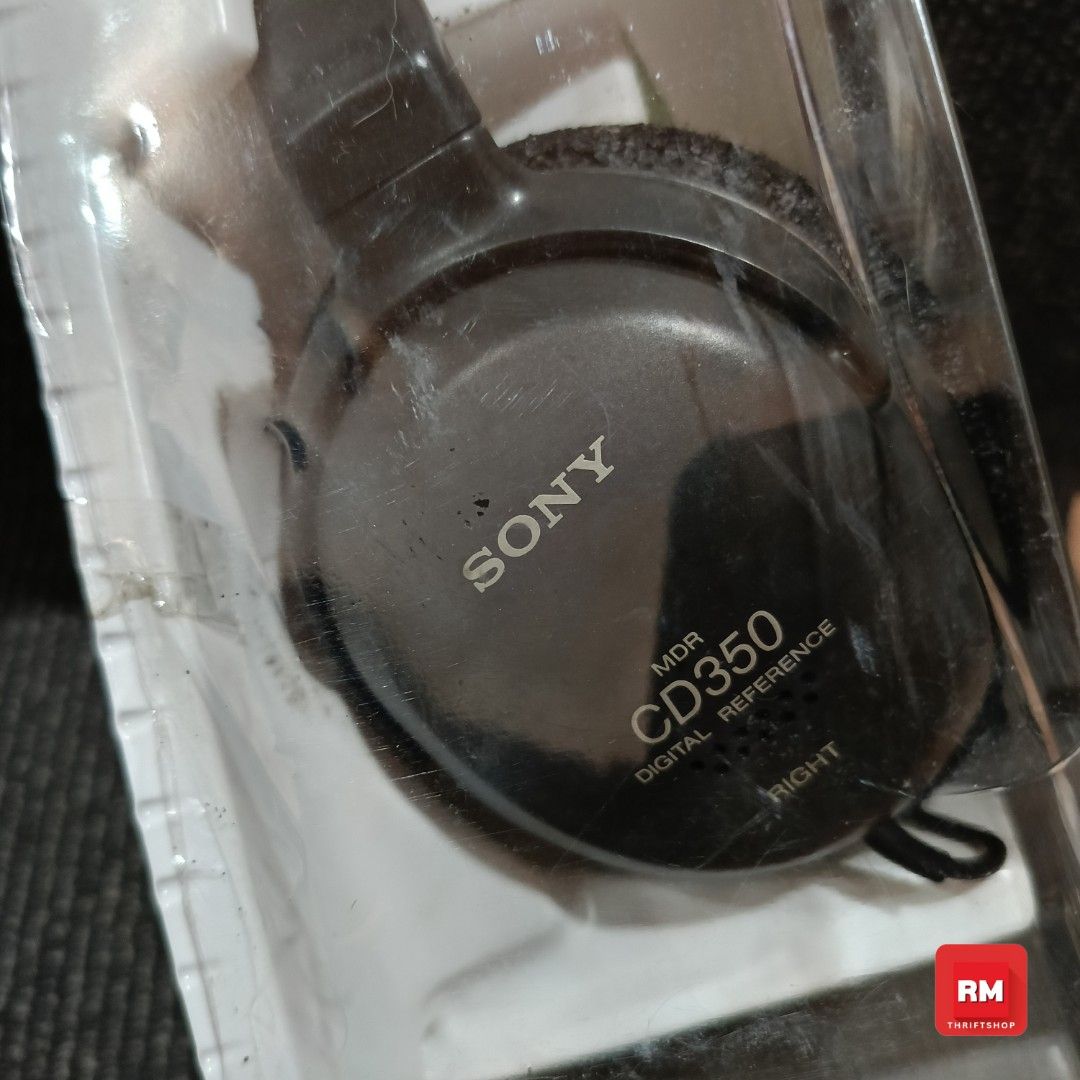 Vintage Sony MDR-CD350 Digital Reference Headphones (Category: Headphones & Headsets) located in Meycauayan. Submitted by redmants2011 (Listing ID 1402807652, Image 2). Description: New old stock Selling as is Need new cushion ear muff replacement Tested working Price Fixed Flash Express.