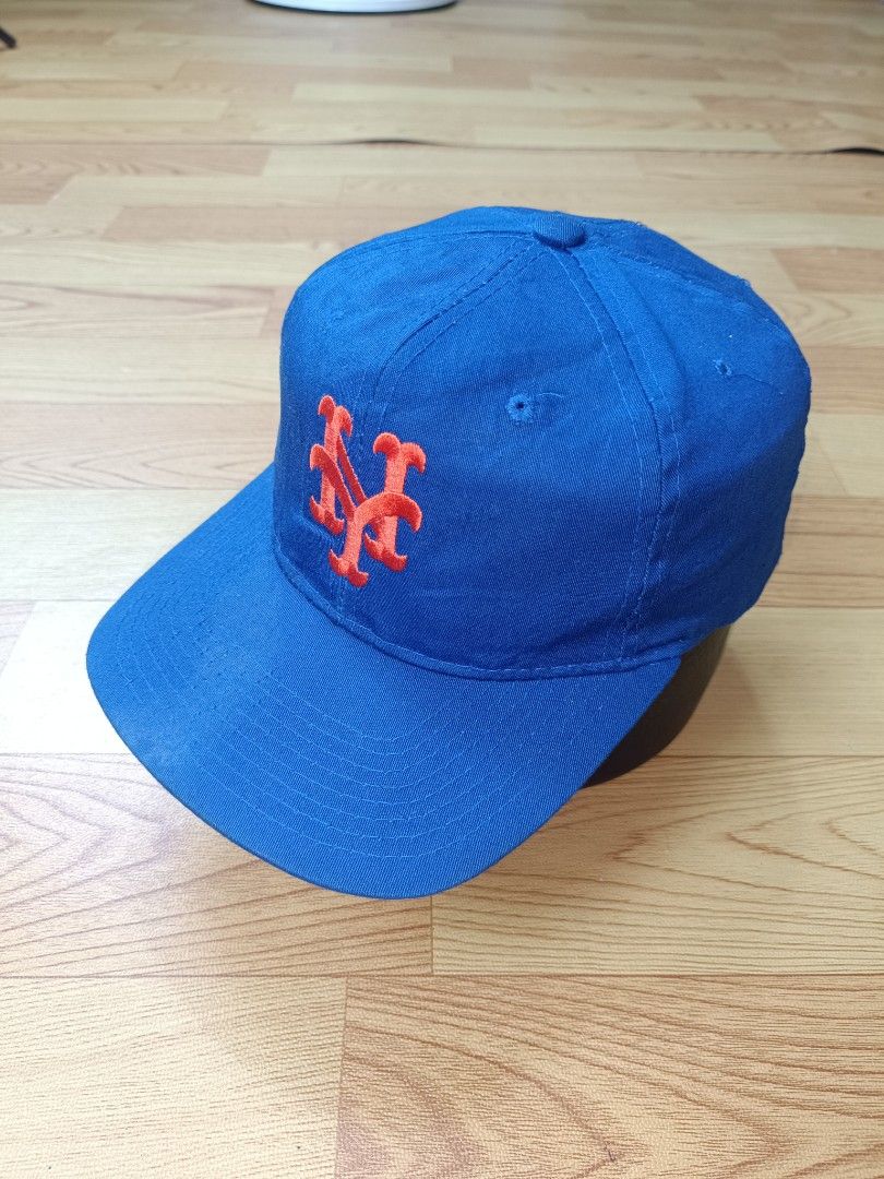 Vintage Starter New York Mets Cap (Category: Caps & Hats) located in General Santos City (Dadiangas). Submitted by pete_joh (Listing ID 1402700343, Image 1). Description: Vintage Starter NY Mets very good condition Made in Korea OSFA Issue: Minimal crack sa Strap Minimal Stain.