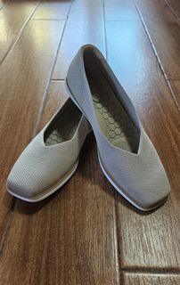 (Category: ) located in . Submitted by katccloset (Listing ID 1402793907, Image 1). Description: .