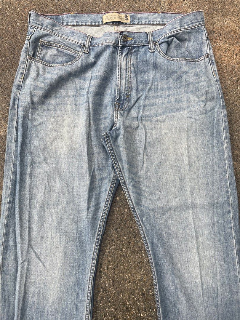 WRANGLER RELAXED STRAIGHT JEANS (Category: Jeans) located in Quezon City. Submitted by declutter.studios (Listing ID 1402783199, Image 3). Description: WRANGLER RELAXED STRAIGHT JEANS WIDTH: 39 LENGTH: 42.5 THIGH: 12 HEM: 9.5 MINE - ₱600 ✨ NOTES: NO FLAWS (ASIDE FROM MISSING TAGS), GOOD CONDITION ⚠️ FLAWS: MISSING TAGS 🚛 ADDITIONAL SHIPPING FEE 📩 MESSAGE ME FOR MORE DETAILS OR INQUIRIES! — MINE / STEAL / GRAB VALID ONLY UNTIL 9PM TOMORROW COLOR