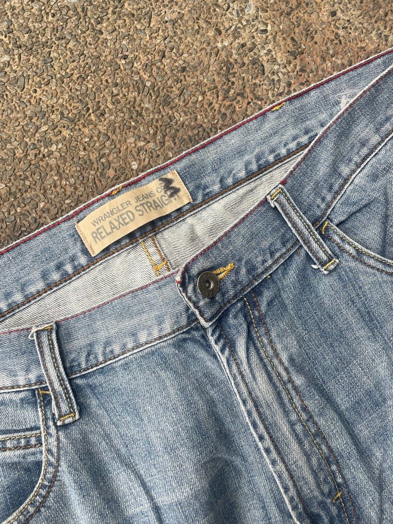 WRANGLER RELAXED STRAIGHT JEANS (Category: Jeans) located in Quezon City. Submitted by declutter.studios (Listing ID 1402783199, Image 2). Description: WRANGLER RELAXED STRAIGHT JEANS WIDTH: 39 LENGTH: 42.5 THIGH: 12 HEM: 9.5 MINE - ₱600 ✨ NOTES: NO FLAWS (ASIDE FROM MISSING TAGS), GOOD CONDITION ⚠️ FLAWS: MISSING TAGS 🚛 ADDITIONAL SHIPPING FEE 📩 MESSAGE ME FOR MORE DETAILS OR INQUIRIES! — MINE / STEAL / GRAB VALID ONLY UNTIL 9PM TOMORROW COLOR