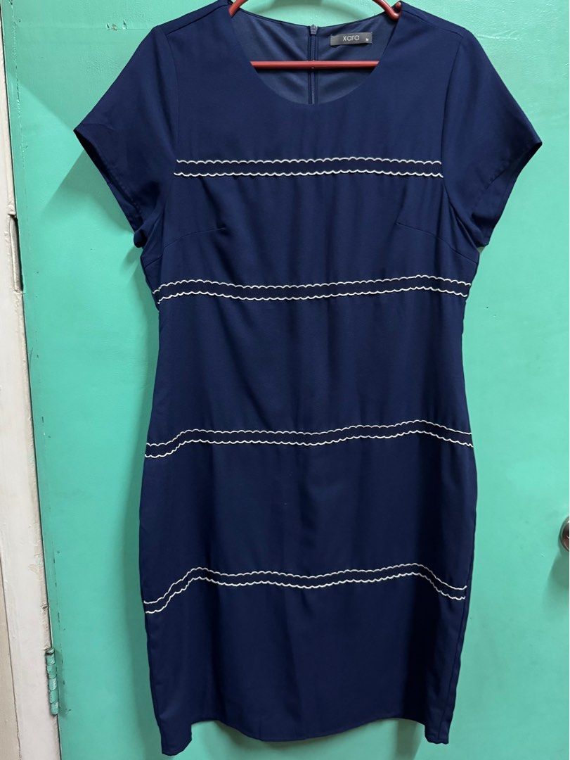 Xara Navy Blue Stripes Dress (Category: Dresses) located in Manila. Submitted by simplyjane01 (Listing ID 1402684014, Image 1). Description: Xara navy blue stripes dress - size: medium - Round neckline - Short sleeves - White scalloped trim details - Back zipper closure 💰Mode of payment: Gcash 📍 Pick up Location: Tondo, Manila. Exact address will be provided once payment has been received. 🛵 Delivery via courier (Grab/Lalamove, etc.) to be boo